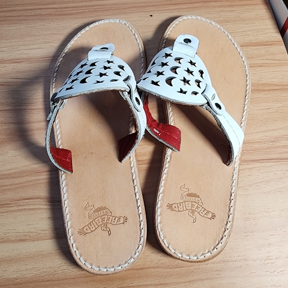 Freebird Size 7 White Leather Sandals with Star and Moon Cutouts - Picture 4 of 7